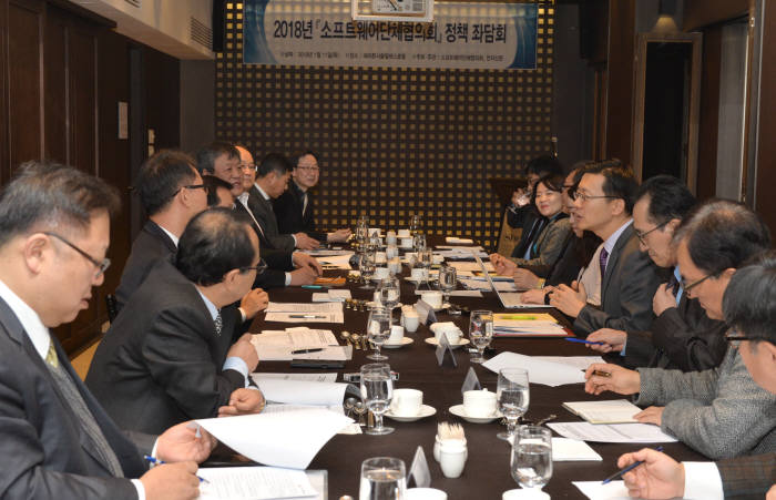 2018 소프트웨어단체협의회 정책 좌담회가 11일 서울 반포동 쉐라톤서울팔래스호텔에서 열렸다.
박지호기자 jihopress@etnews.com