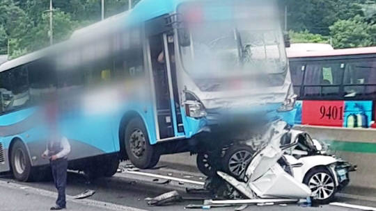지난해 7월 9일 경부고속도로 상행선에서 발생한 7중 추돌사고 현장. (전자신문 DB)
