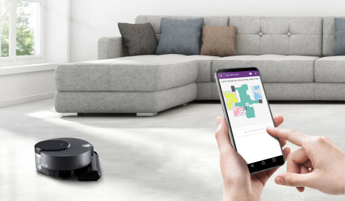 LG전자의 인공지능 로봇청소기 LG 코드제로 R9 씽큐는 고성능 센서와 독자 인공지능 플랫폼 딥씽큐를 탑재했다 [사진=소셜 LG전자]