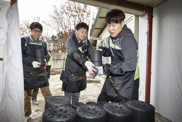 석탄·연탄 최고가격 각각 8%, 19.6% 인상...연탄쿠폰 지원 늘려