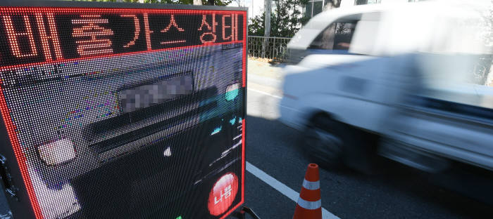 배출가스 단속 모습.