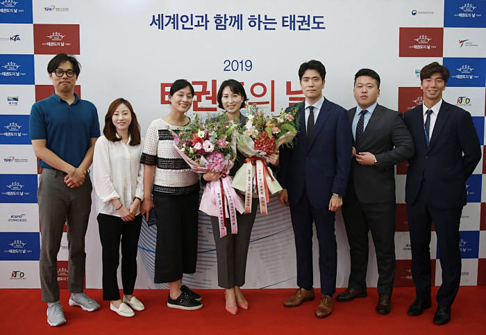 이용주 ADT캡스 경호팀장(왼쪽 네 번째)과 ADT캡스 경호팀원들.