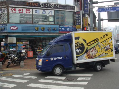 스탠리(STANLEY), 전동공구 출시 기념 택배 차량 광고 집행