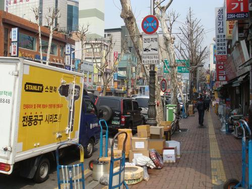 스탠리(STANLEY), 전동공구 출시 기념 택배 차량 광고 집행