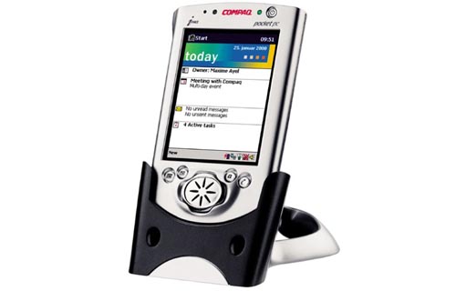 ▲ 컴팩 아이팩. 감압식 터치를 이용해야 했다.