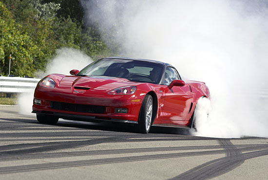 2012 쉐보레 콜벳 ZR-1. 6.2리터 V8 엔진에 수퍼차저를 달아 638마력을 낸다.