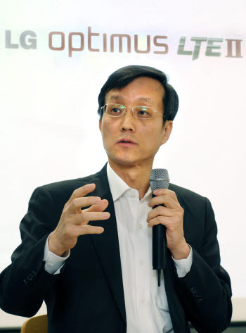 LG, 휴대폰 사업 `양보다는 질`…박종석 본부장 “프리미엄 브랜드 변신” 선언