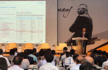 독일 프로이덴베르그 그룹 마틴 스타크 부회장 초청강연회가 8일 열렸다. 스타크 부회장은 히든챔패언의 핵심역량으로 혁신에 대한 집념을 강조했다.