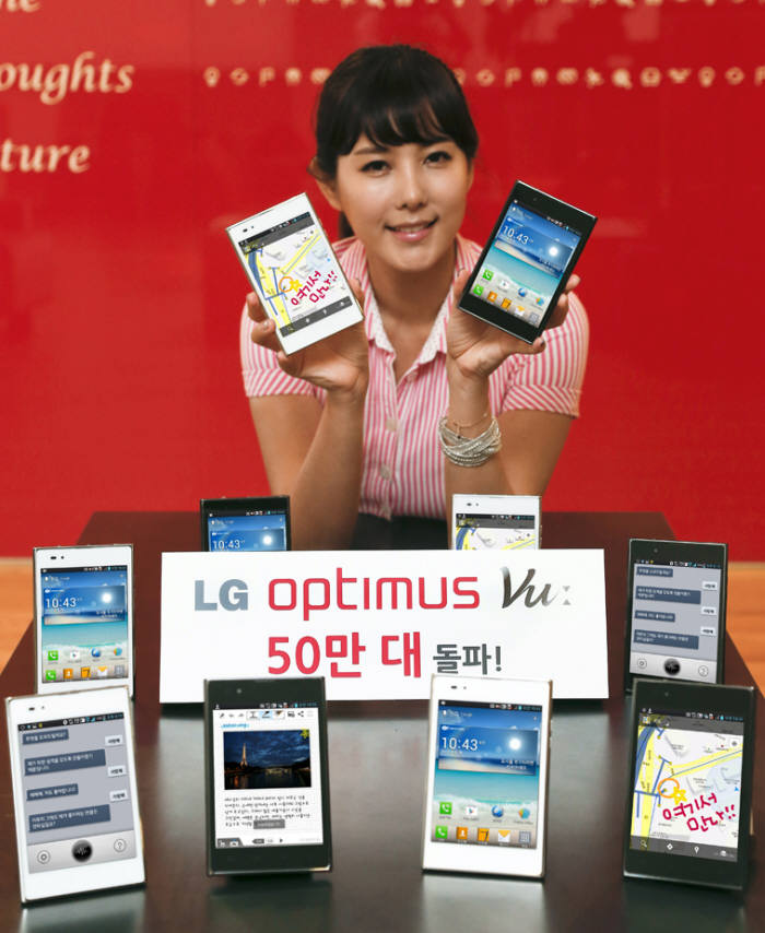 LG전자 `옵티머스 뷰`가 `옵티머스 LTE2`에 이어 국내 판매량 50만대를 돌파했다.