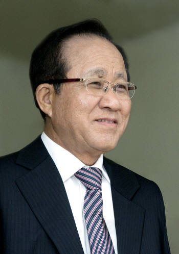 일진그룹, 전북대에 장학금 전달