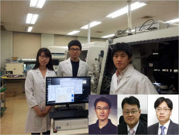 고효율 태양전지 소재 기술을 개발한 임동찬 재료연 박사와 김영독 성균관대 교수, 조신욱 울산대 교수(아래 왼쪽부터)와 재료연구소 연구원들.