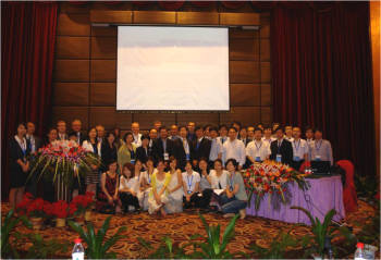 지난 5월 중국에서 열린 IEC/TC111 워킹그룹(WG)3 회의 참가자들이 기념촬영을 하고 있다.