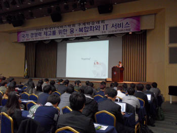 7일 이석우 카카오 대표가 역삼동 한국과학기술회관에서 열린 한국IT서비스학회 주최 `한국IT서비스학회 추계학술대회` 기조연설을 하고 있다.