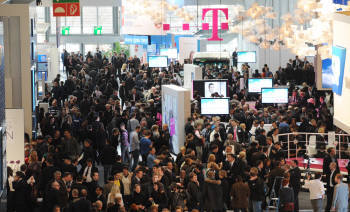 세빗2012 전시장 전경. 세빗2012에는 70개국 4200여개 기업이 전시에 참여하고 110개국 31만 2000명이 관람했다.