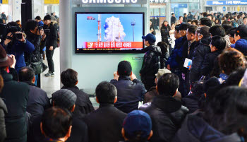 [나로호 발사 성공]나로호 발사 성공, 서울역 풍경