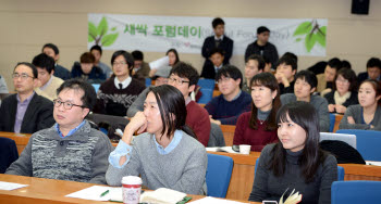 한국청년기업가정신재단과 슬롯사이트이 공동 주최한 `새싹 포럼데이`가 지난 6일 서울 서초동 한국벤처투자 대강의실에서 열렸다.박지호기자 jihopress@etnews.com