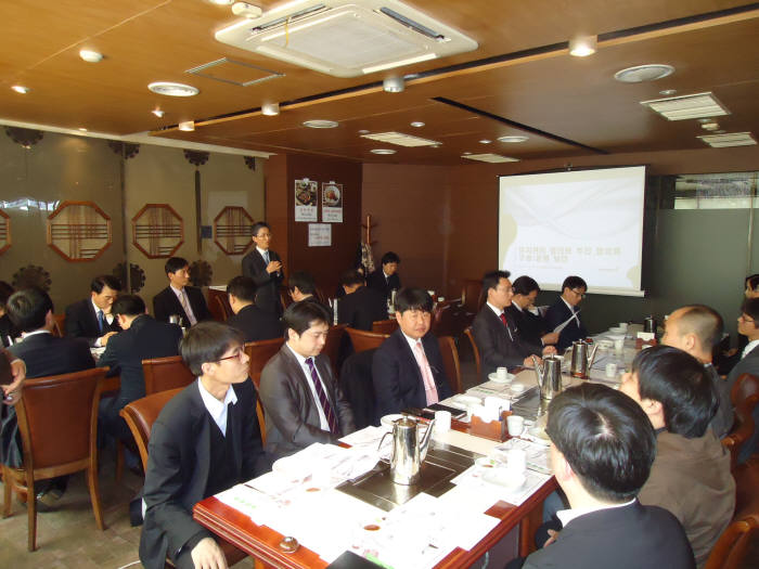 17일 서울 도곡동 한국관에서 열린 `정보보안 유지관리 합리화 추진 협의회` 발족식에서 참가자들이 발표를 듣고 있다.