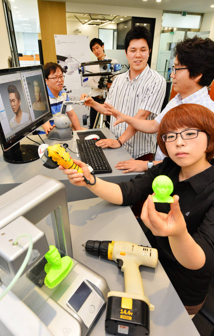 세계적 3D 프린팅 기업의 대중화 전진기지로