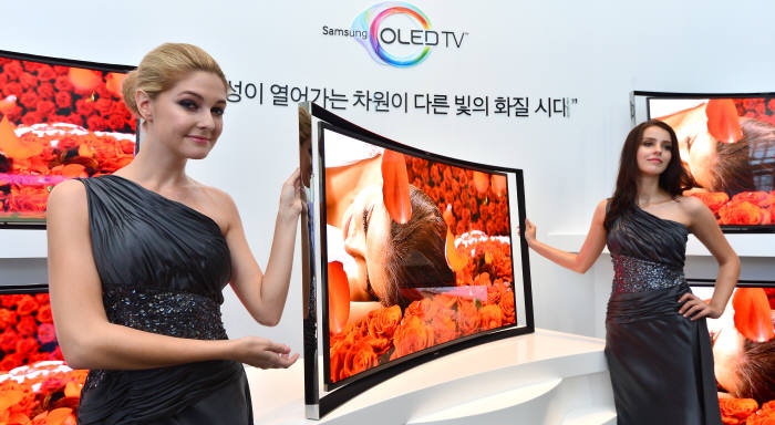 삼성, 55형 커브드 OLED TV 선보여