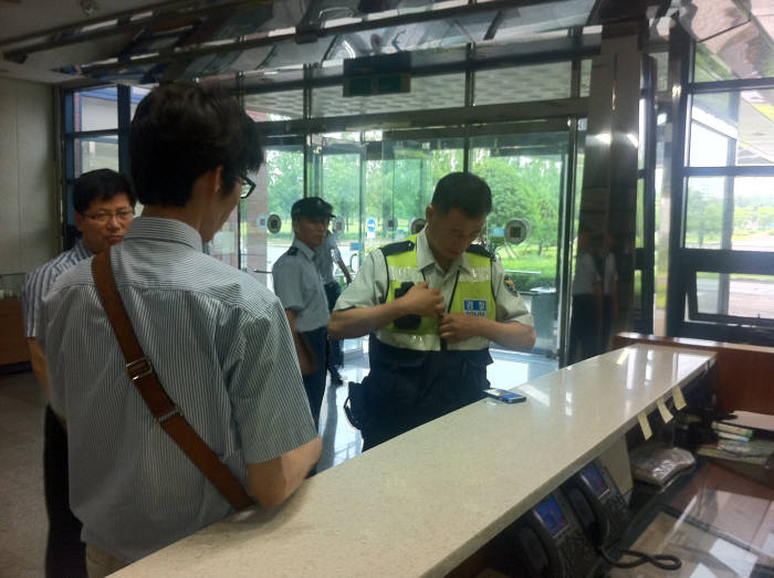 지난 5일 광주과학기술원 행정동에서는 기술이전 문제를 놓고 중소기업과의 문제가 확산되자 경찰이 출동, 고소고발 상황까지 이어졌다.