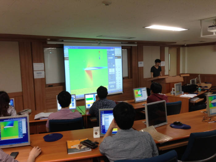 한양대학교 대학원 전산유체역학 수업에서 에디슨 프로그램을 활용하고 있다.