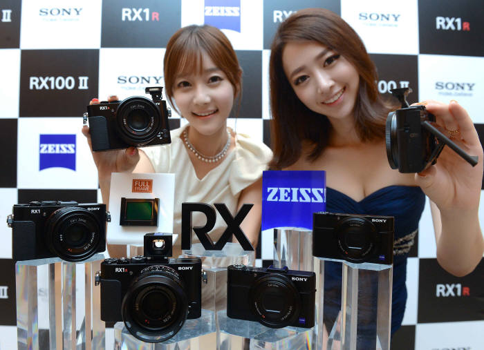 소니 프리미엄 하이엔드 카메라 RX100 II, RX1R 모델 이미지