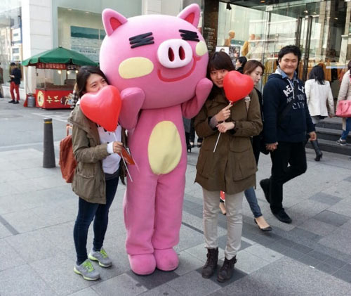 캐릭터 역시 인기를 누리고 있는 애니팡. 상반기 선데이토즈가 강남에서 진행한 이벤트의 한 장면.