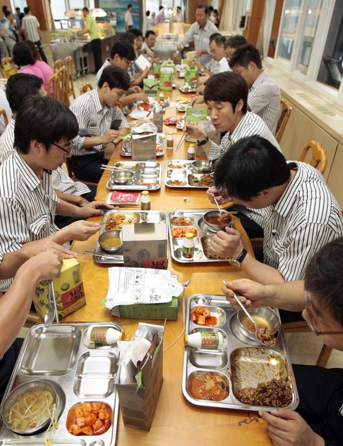 우체국집배원 “을지연습 기간엔 전투식량으로”