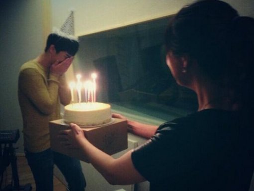 서인국 생일파티 "이제 눈 떠도 돼?"
