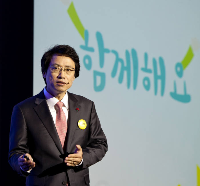 김은형 SPC 회장이 3일 오전 서울 콘래드 호텔에서 `함께해요 ⓒSAM` 캠페인에서 소프트웨어 자산관리 서비스인 ⓒSAM을 소개하고 있다.