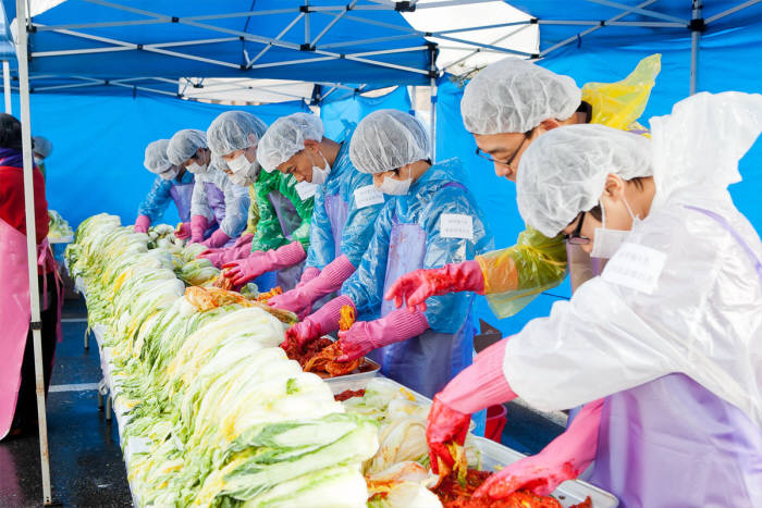 신도리코, 연말 맞아 `사랑 나눔 김장 봉사활동` 진행