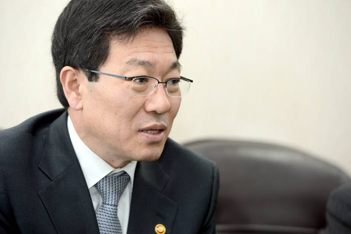 윤상직 장관, "정부, 조속히 통상임금 입법안 마련할 것"
