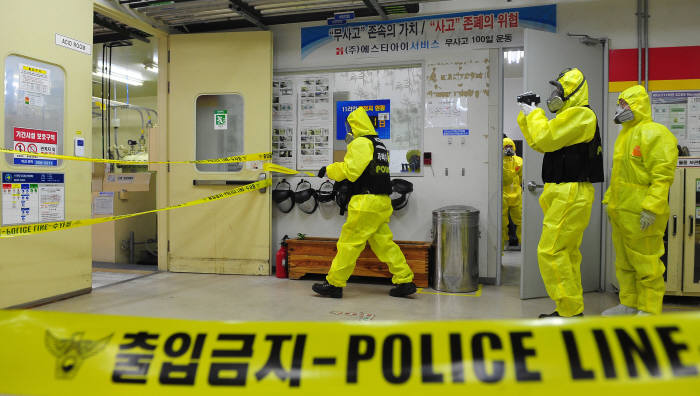 지난 1월 삼성전자 불산 누출 사고 이후 경찰과 국립과학수사연구원, 소방방재청 등이 합동감식을 수행했다.