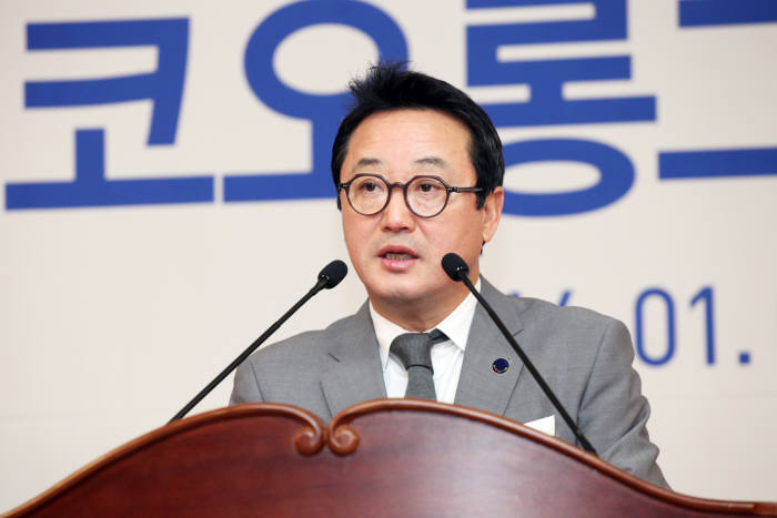 코오롱그룹 이웅열 회장 "더하고 곱하고 나누기"가 올 해 경영지침