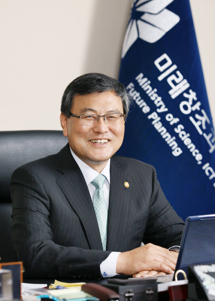 최문기 미래부 장관 10일 `창조경제혁신센터 설명`