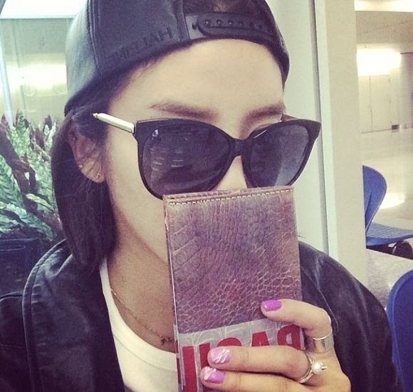 손담비 공항 인증샷 외모 무결점 피부