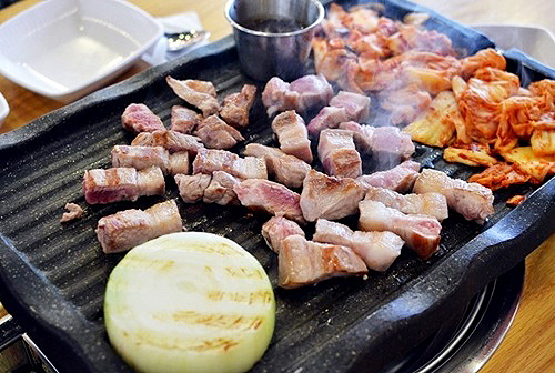 입소문 자자한 사당역 고기맛집 "줄 서서 기다려도 좋아요"