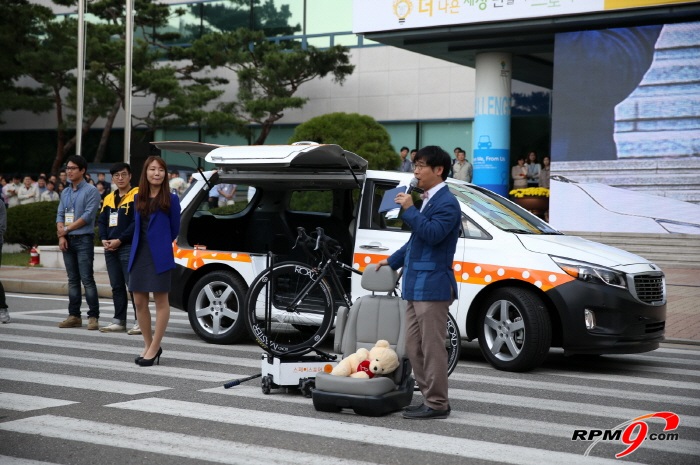 대상을 수상한 '스페이스 포머' 팀(사진 제공=현대차그룹)