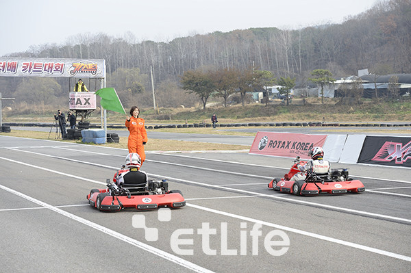 사진: 정재훈 기자 / 김의수와 이재우의 카트 대결, 레이싱모델 이은혜의 출발 신호 / <b><a href="http://www.missdica.com" target="_blank">고화질 HD 원본보기</a></b>