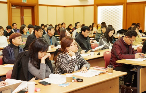 ▲ FTA 포럼 참석자들이 전문 강사진들의 주제발표 내용을 진지한 표정으로 경청하고 있다.