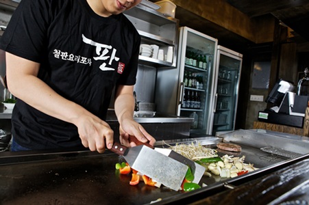 포차창업 브랜드 ‘철판요리포차판’, 맛과 멋 두 마리 토끼를 한 번에!