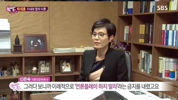 혼인율이 최저에 도달했다. 이혼수치 뿐 아니라 결혼을 기피하는 독신자 층 역시 늘어 화제가 되고 있다. 
 출처: 탁재훈 이혼 소송 한밤 보도 캡쳐