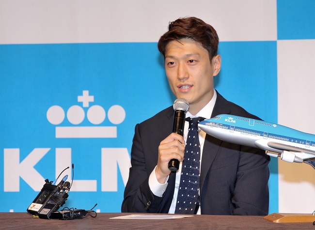 이청용 선수 KLM 네덜란드 항공 홍보대사 위촉(사진=KLM)