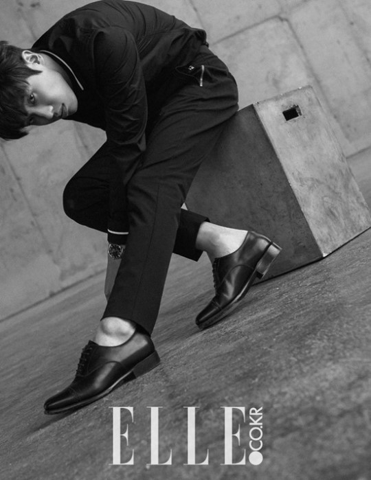 손님 이준
 출처:/ ELLE