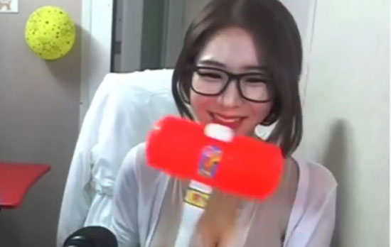 최군, 레이싱 모델 엄지아 합동 방송? "어제 기린반 민아랑 낮잠 잤는데…"