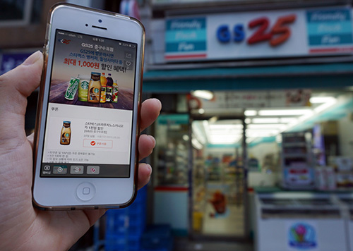 △사진설명: ‘얍(YAP)’ 제휴 매장에서 사용할 수 있는 할인 정보 화면. 앱을 실행하고 있지 않아도 얍(YAP)’이 제공하는 팝업 알람을 통해 할인 등 해당 매장이 제공하는 혜택을 자동으로 확인할 수 있다.  