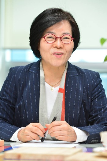 전순옥 의원은 “제조업은 산업의 뿌리”라며 “우리는 선진국에 없는 제조능력과 후진국에 없는 디지인 능력이 있어 IT와 융합하면 제조업 강국이 될 수 있다”고 강조했다.
 사진=김동욱기자 gphoto@etnews.com