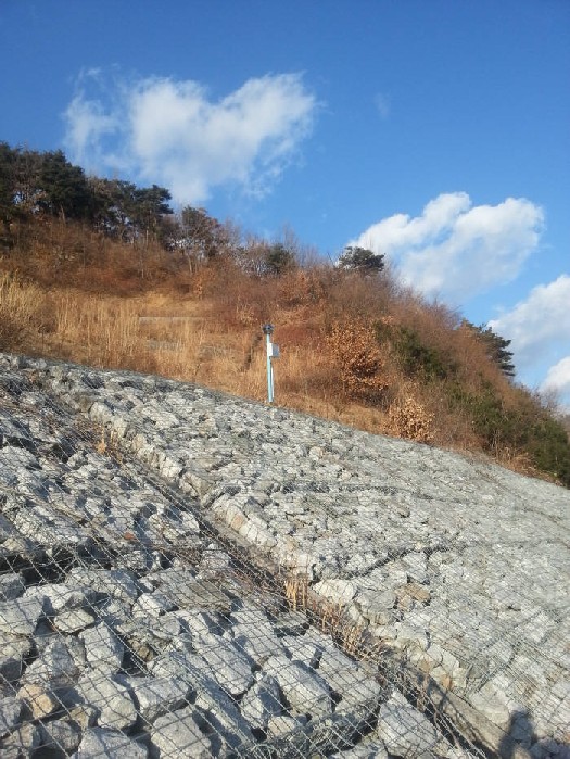 원격관리시스템 전문업체 디엠에너텍은 원격지에서 산사태를 감지해 재해를 예방하는 ‘산사태 무인 원격관리시스템’을 개발해 상용화에 나섰다.