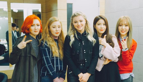 클로이 모레츠
 출처:/ 마마무 공식 SNS