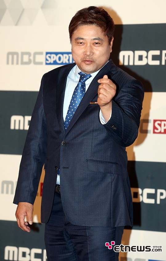 [포토] 양준혁, ‘느낌있는 반쪽하트’